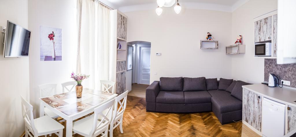 Apartments White House Lviv Oda fotoğraf